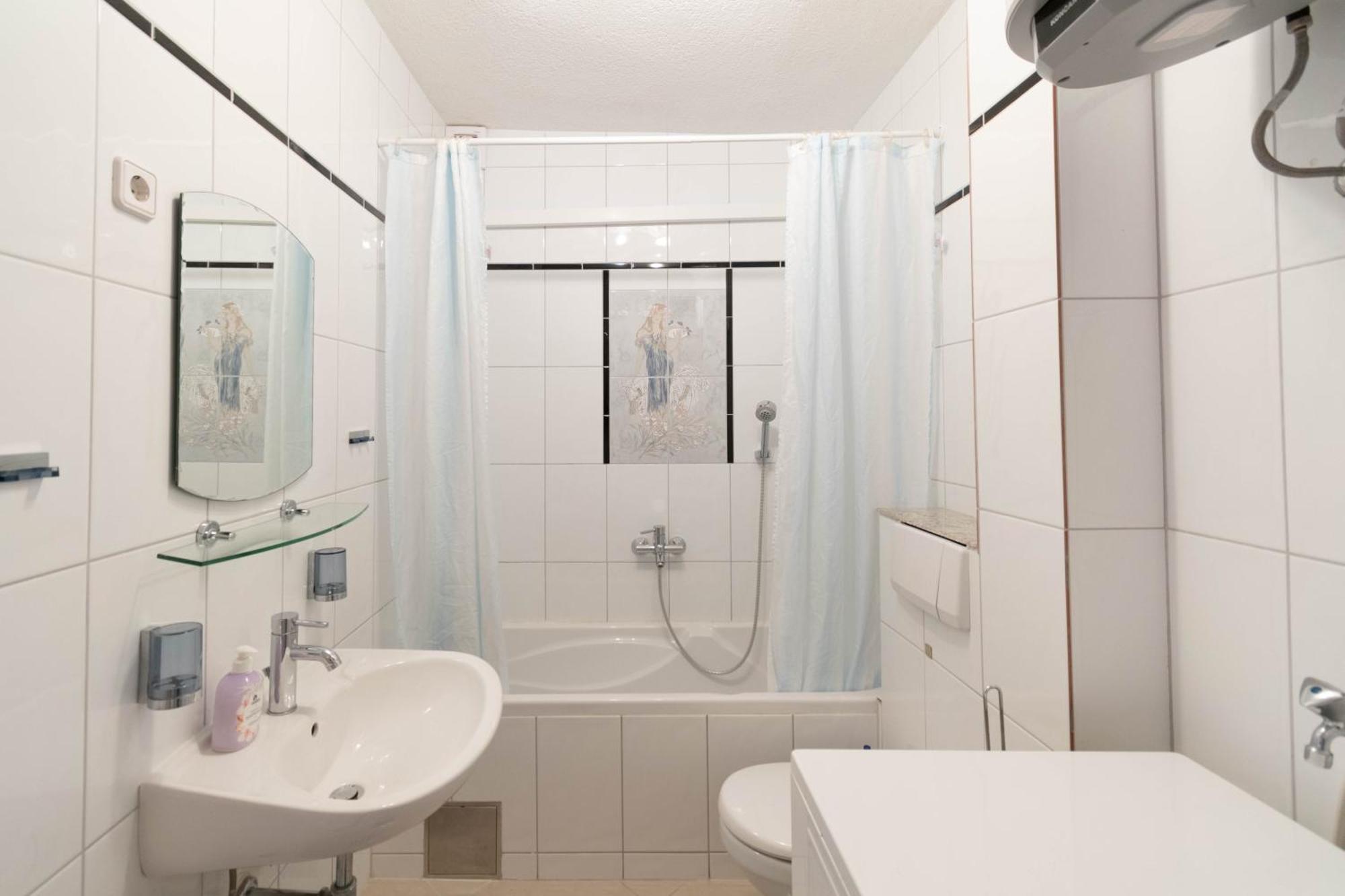 Apartment Kristina Dujmovic Baška Voda Buitenkant foto