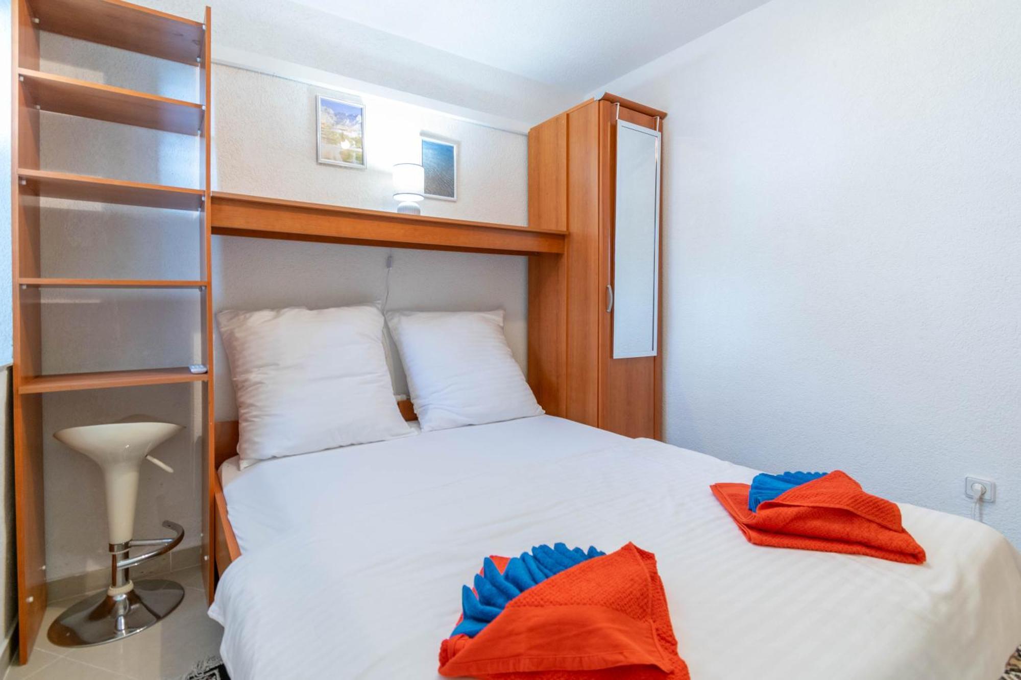 Apartment Kristina Dujmovic Baška Voda Kamer foto