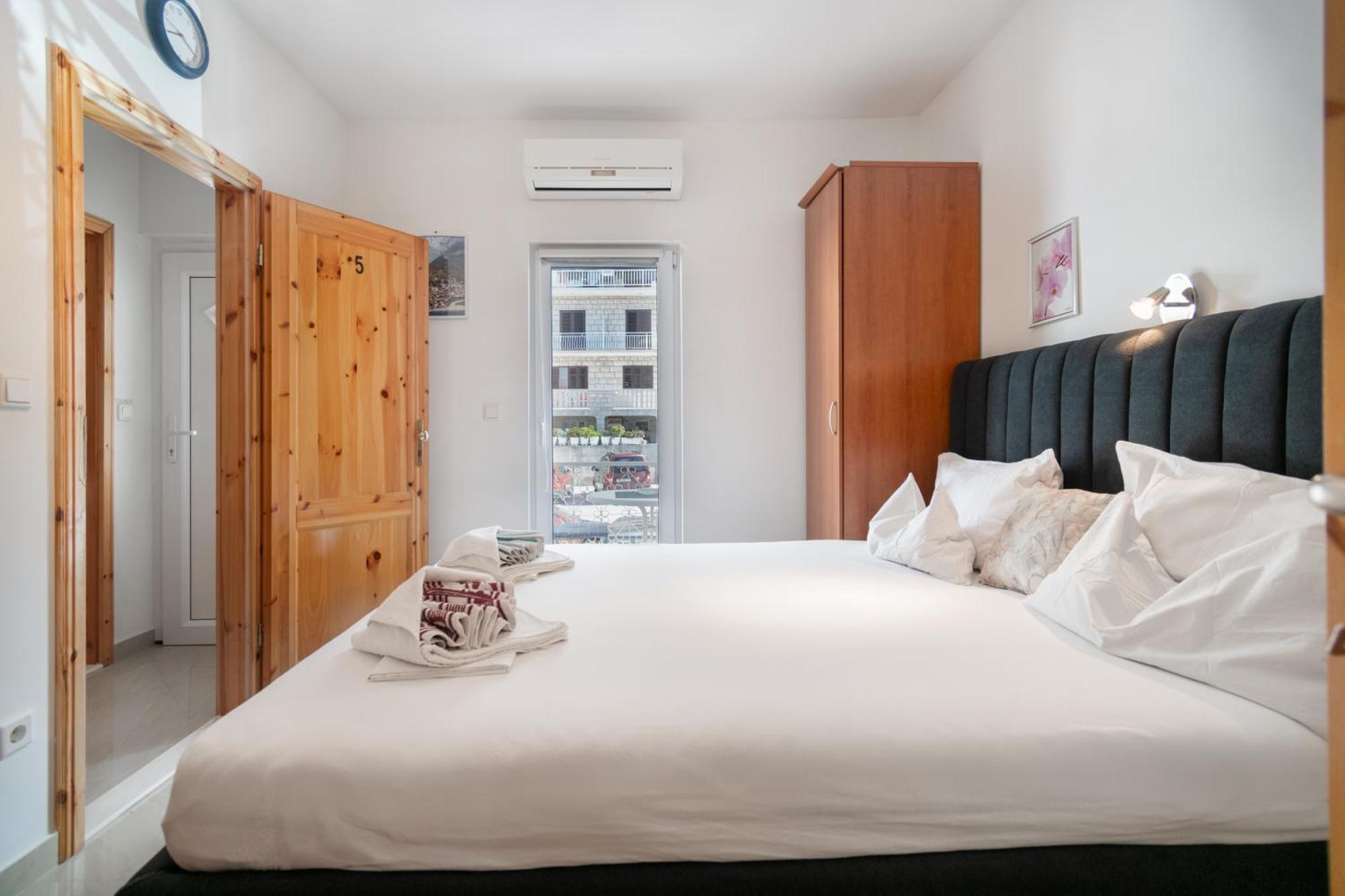 Apartment Kristina Dujmovic Baška Voda Kamer foto