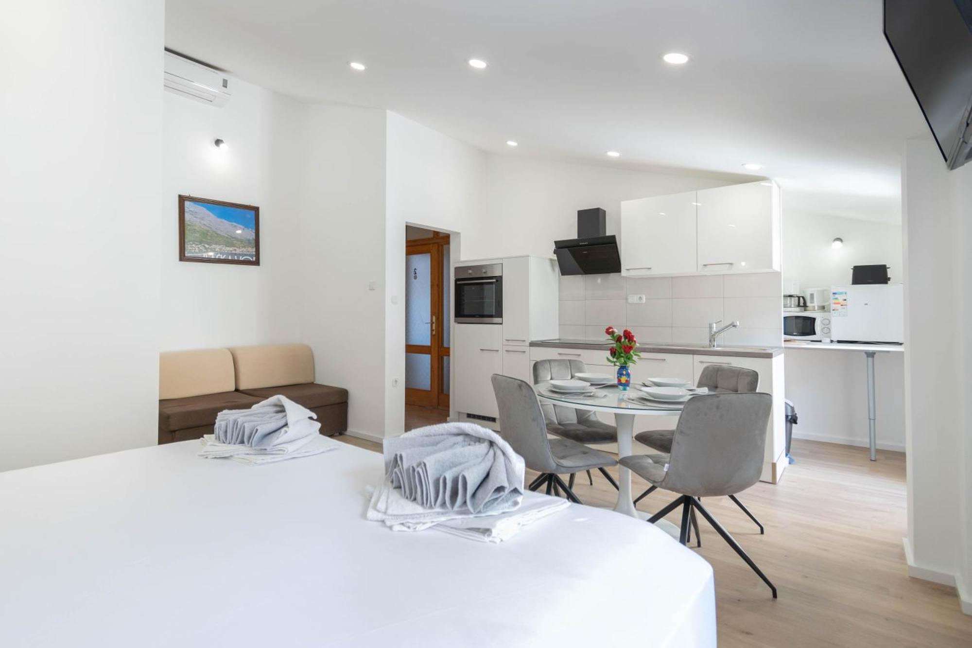 Apartment Kristina Dujmovic Baška Voda Buitenkant foto