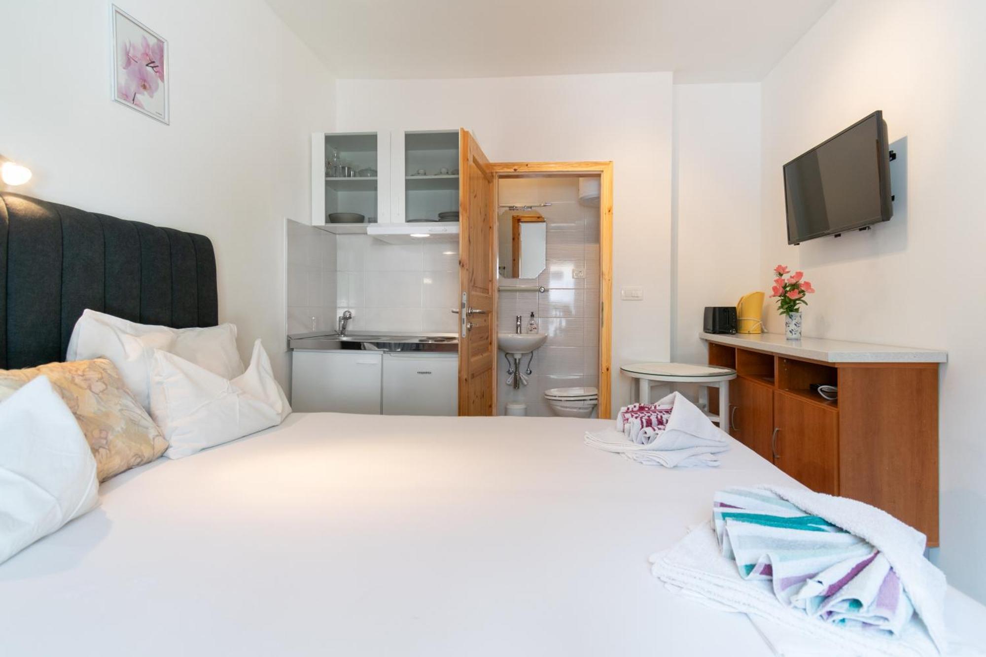 Apartment Kristina Dujmovic Baška Voda Kamer foto
