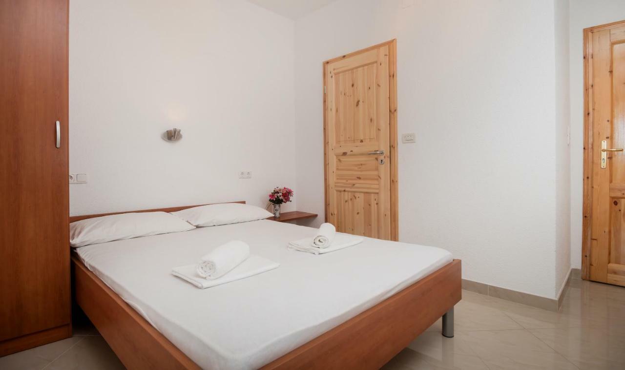 Apartment Kristina Dujmovic Baška Voda Buitenkant foto